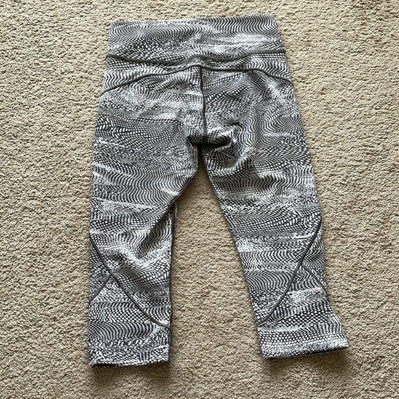 Lululemon In Movement Crop Everlux 19’’ in Swerve Vapor Metal Grey Women’s 10 - Picture 9 of 10